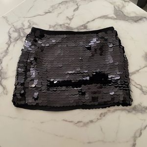 Women’s short black sequins skirt Large